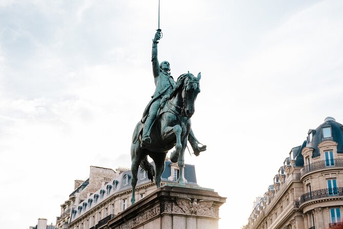 1.5 Hour Private Tour in Paris in a Classic Citroën - Rue de Buci, Le Procope, and finishing on the Seine bridges
