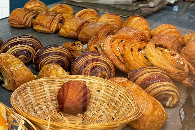 #1 Montmartre Pastries & Chocolate Food Tour with 6+ Tastings - Inside Each Pastry Stop: How the Guide Makes It Easy