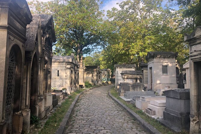 2.5 Hour Walking Tour of Père Lachaise Cemetery from Paris - How the 2.5-hour walk is structured, from main tombs to memorials