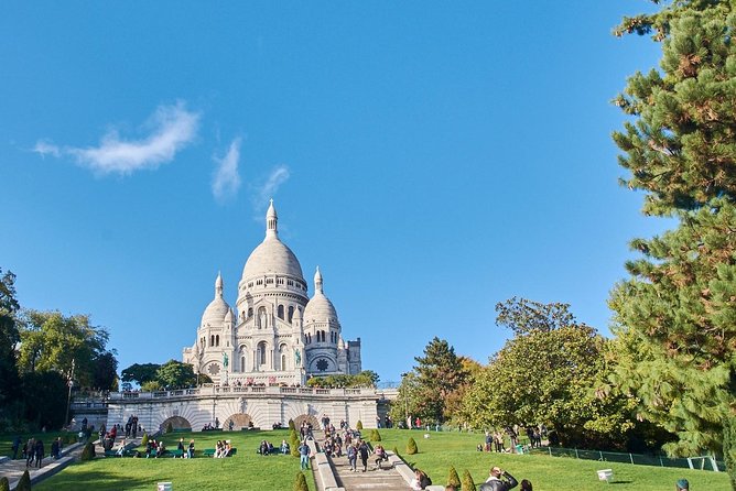 4-hour private tour Montmartre & Marais - Optional entry choices: Clos Montmartre and Moulin Rouge