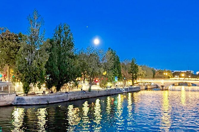 5 Hour Walking Tour in Paris with Licensed Guide - Montmartre: Sacré-Cœur and winding streets without the guesswork