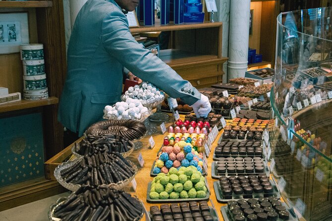 A Morning in Paris Food Tour: Croissants, Baguettes & Chocolate - Start at Le Nemours2, then get caffeinated at La Crème du Palais Royal