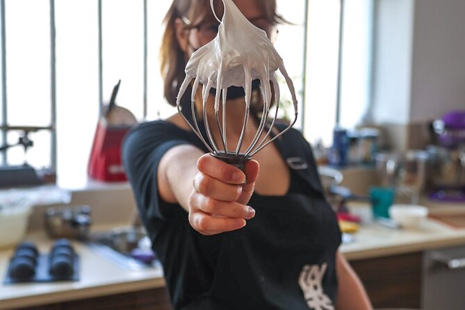All about meringue: a pastry & culinary arts workshop in Paris - Evelyne’s teaching style in a small Paris group