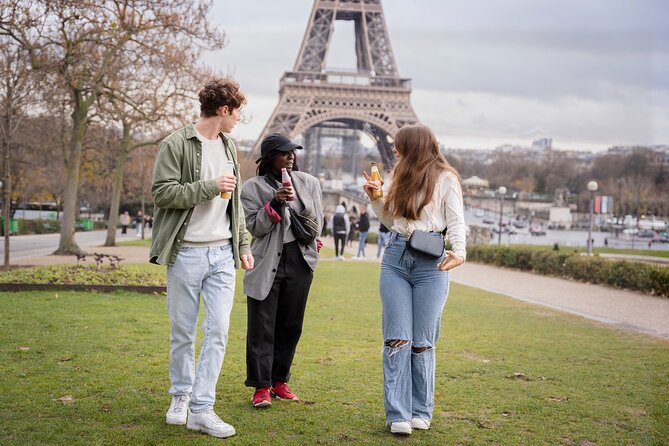 Around the Eiffel Tower Walking Tour with Selfie & Photoshoot - Selfie coaching that goes beyond telling you to stand there