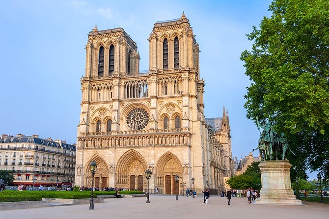 Arrival Transfer from Paris Airport CDG to Paris in Private Car - What Language Support Means for Your Arrival