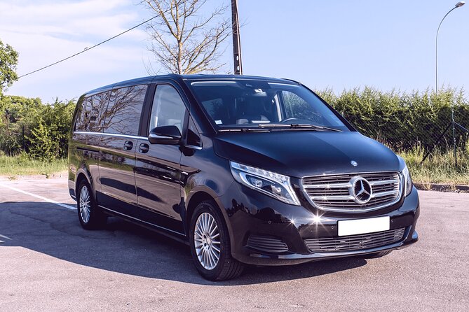 Arrival Transfer from Paris Airport CDG to Paris in Private Van - Ride comfort that starts before you sit down