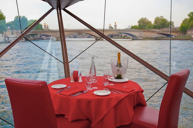 Bateaux Mouches Lunch Cruise on the Seine River in Paris - The QR code map: your low-tech guide in real time