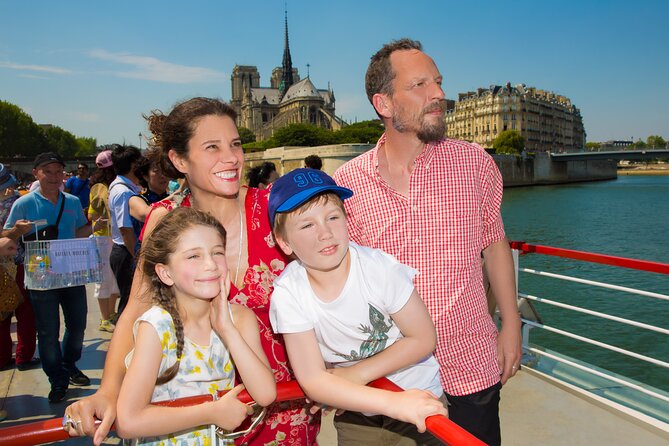 Bateaux Mouches Sightseeing Cruise in Paris with Champagne - The New York symbol in Paris, and the photo opportunities you should plan for