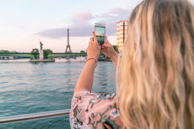 Bateaux Mouches Sightseeing Cruise on the Seine River in Paris - Crowds and the audio game plan (so you do not miss half the story)