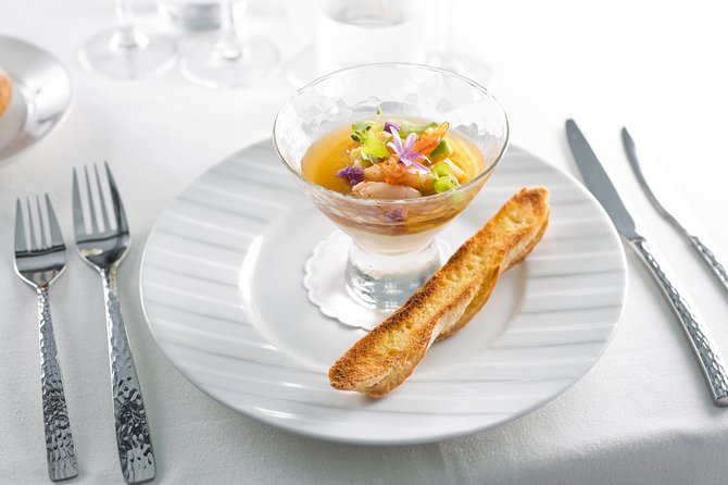 Bateaux Parisiens Seine River Gourmet Lunch & Sightseeing Cruise - Should you book this Bateaux Parisiens lunch cruise?