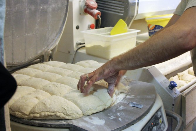 Behind the Scenes of a Boulangerie: French Bakery Tour in Paris - Pastries and croissants: what you learn besides the ingredients