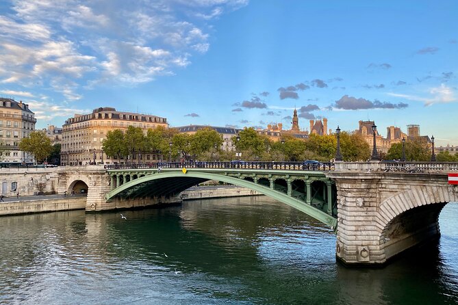BEST OF PARIS : 3 smartphone audioguided tours - Entering Montmartre: steep streets, windmills, and artist tales