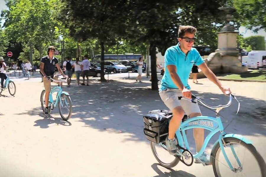 Best of Paris Bike Tour - From Saint-Michel to the Blue Bikes: Getting Started Without Stress