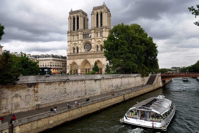 Best of Paris Tour with the Louvre, Eiffel Tower & Notre Dame - Inside the Louvre Express: Mona Lisa, Venus de Milo, and audio guidance