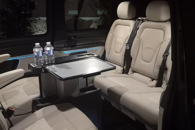 Best Private Airports Transfers - Luxury Minivan Service - Flat-rate pricing that avoids traffic math