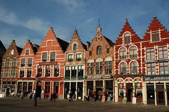 Bruges Day Tour from Paris by minivan - Small group versus big-cap reality (8 guests versus 55)