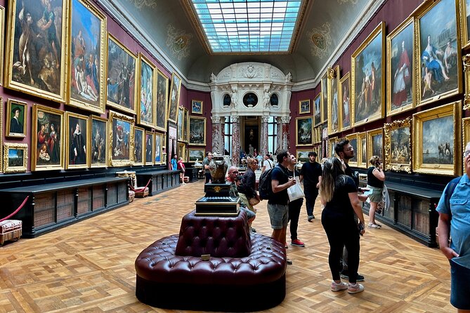 Chantilly Tour: Great Stables and Renaissance Meal from Paris - Art Highlights in the Gallery: Raphael and Poussin
