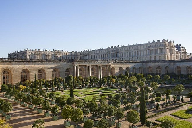 Chartres and Versailles Private Full-day tour - Chartres Cathedral: Gothic architecture you can actually understand