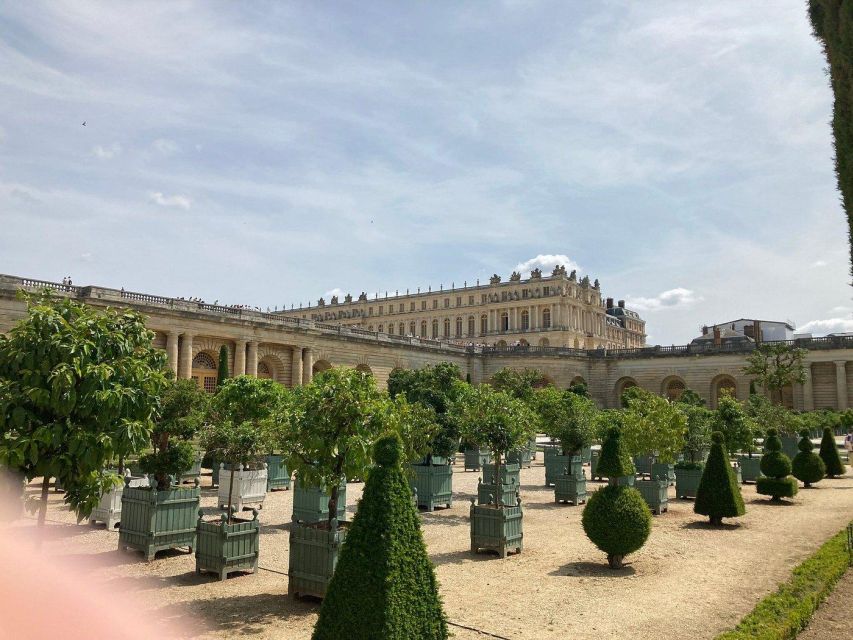 Chateau de Fontainebleau & Chateau de Versailles - Getting to Château de Fontainebleau: The 75-Minute Ride That Sets the Tone