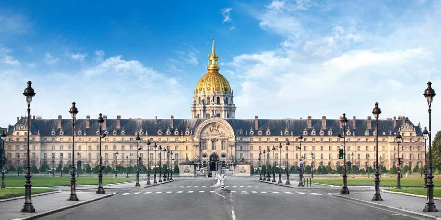 Classical and Monumental Paris Tour along the Seine River - A 150-Minute Seine Walk That Puts You in the Right Spots