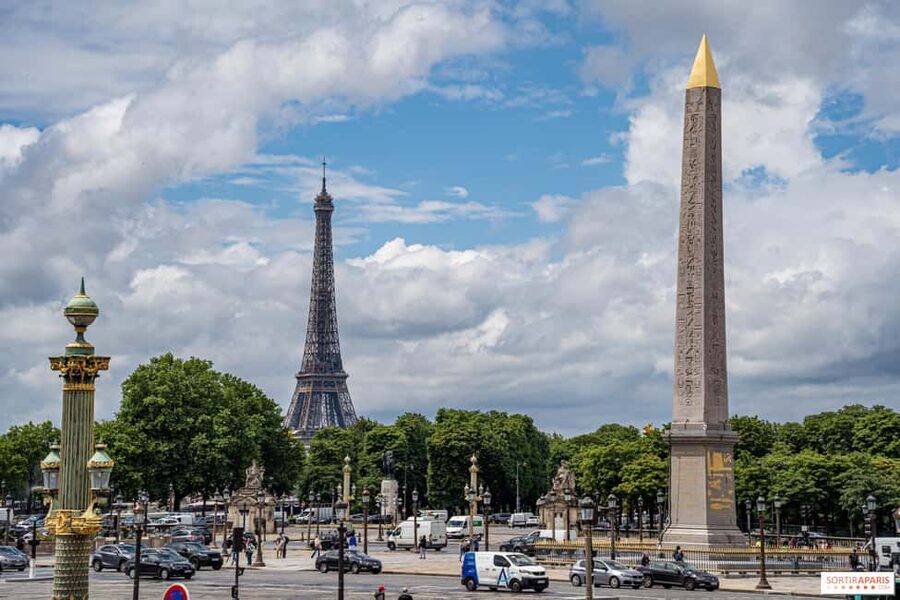 Classical and Monumental Paris Tour along the Seine River - Les Invalides: Napoleon Bonaparte in Plain Sight