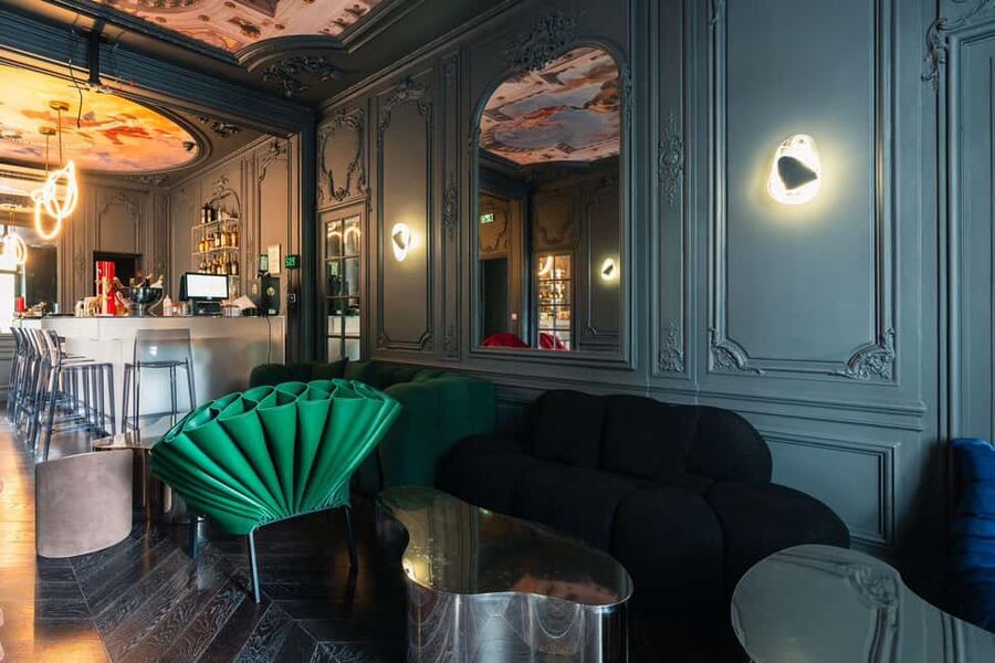 Cocktails lessons in Speakeasy - Instructor and Language: French, English, and Friendly Guidance