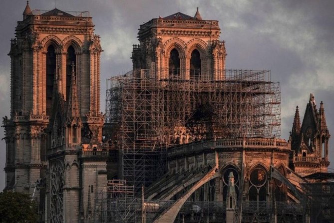 Dark Paris Myths & Legends Private Walking Tour - Medieval Paris islands, and how the guide reads the streets