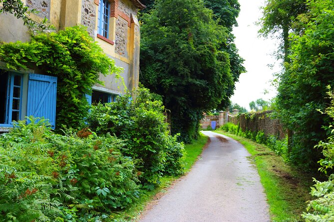 Day Trip from Paris - French Food Experience in a Country House - Bamboo garden stroll, river paths, and medieval ruins