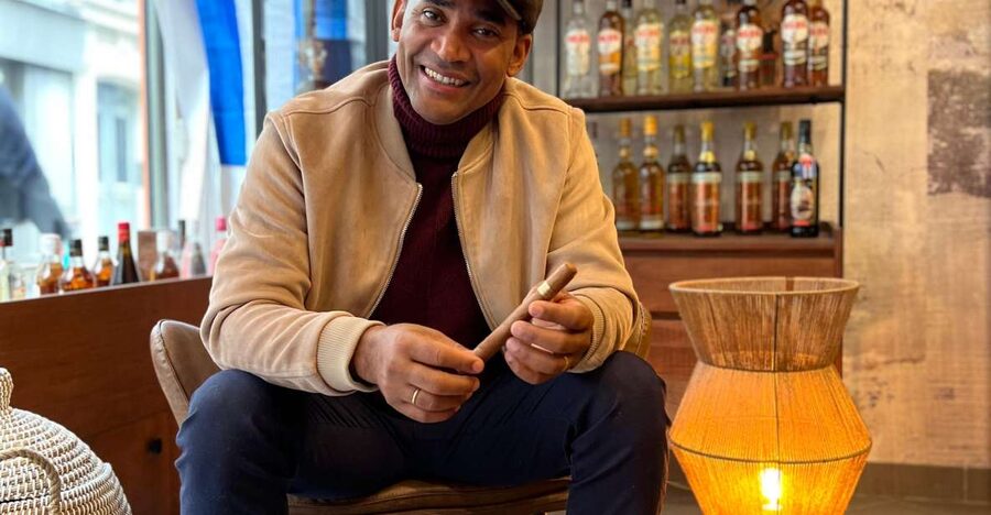 Découverte de rhum et cigare cubain - Meeting Amicar: the guide behind the rum and cigar pairing