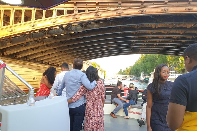 Dinner Cruise Prestige Check-out from the Eiffel Tower - Food quality: why people split on it