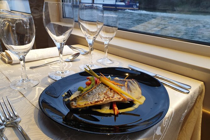 Dinner Cruise Prestige Check-out from the Eiffel Tower - Who this Seine dinner cruise fits best