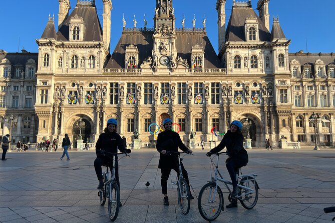 Discover Iconic Paris: Private Bike Tour of the City Center - From the New Bridge to the Louvre Pyramid Area