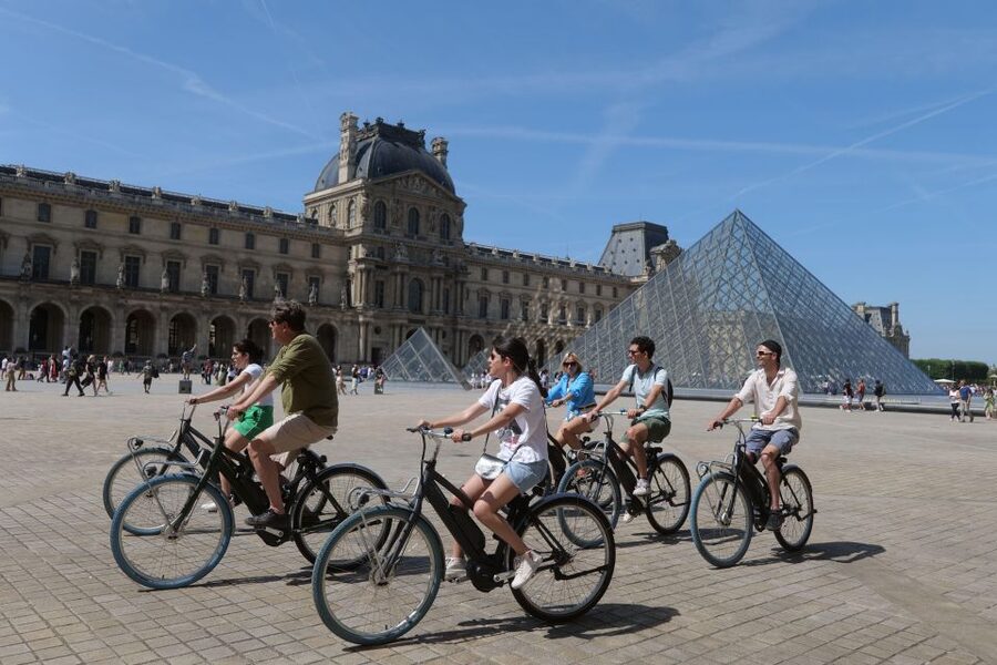 Discover Paris by bike - Key highlights that make this ride worth it