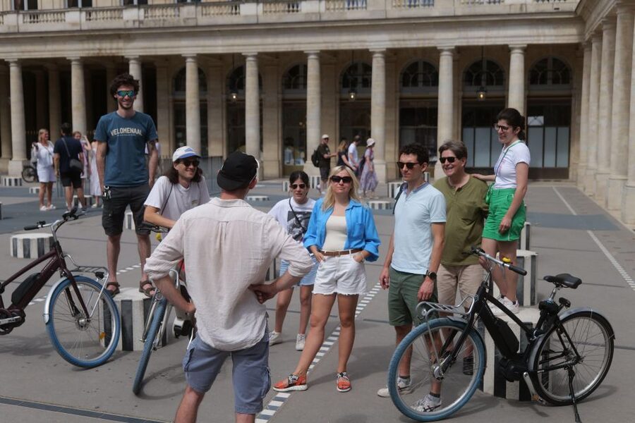 Discover Paris by bike - Île Saint-Louis, a real break instead of a random pause