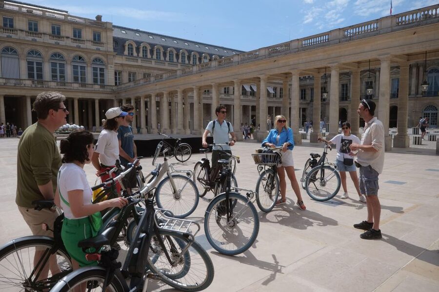 Discover Paris by bike - Bikes, helmets, and guide energy: where the quality shows