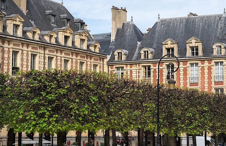 Discover the Marais (:) An Outdoor Detective Adventure - Carnavalet Museum area, where you learn without a long detour