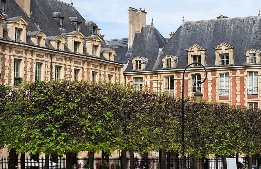 Discover the Marais (:) An Outdoor Detective Adventure - Starting at Saint-Paul Saint-Louis, with your first clues ready