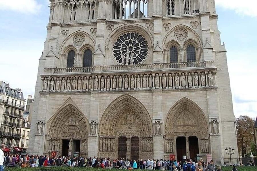Discovering Le Marais: Guided Walking Tour of Paris - Rue Sainte-Croix de la Bretonnerie: the street that connects everything