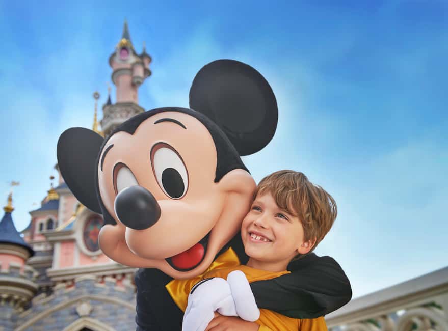 Disneyland® Paris 1-Day Ticket - Entering the resort without stress: QR entry, turnstiles, and ID