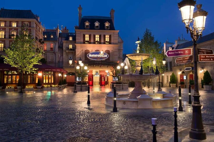 Disneyland® Paris Tickets for Train and Parks - Timing your night: fireworks and illuminations without losing your day