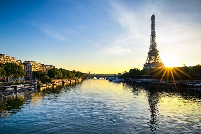 Early evening Dinner Cruise with drinks by Bateaux Parisiens - Rain proof, but heat can be real: packing tips that actually help