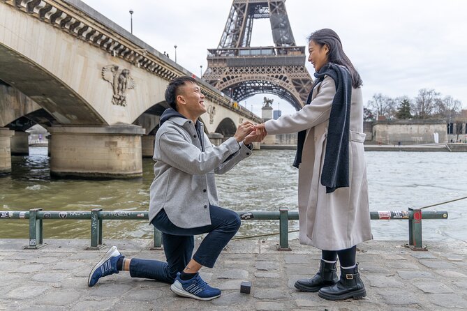 Eiffel and La Seine Photo Shoot - Paris Photographer - What to wear and bring so your Eiffel set looks intentional