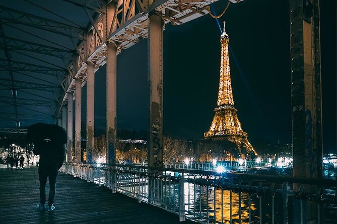 Eiffel Tower Access up to Summit with Guiding Host - The elevator ride and the brief on-the-ground commentary