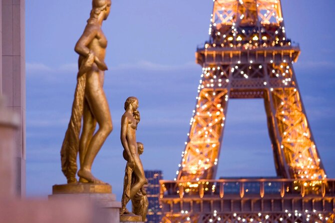 Eiffel Tower Access up to Summit with Guiding Host - When the Eiffel Tower summit closes: what you should plan for