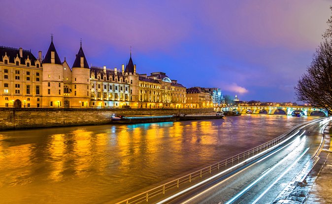 Eiffel Tower and City Tour by Bus with Seine River Cruise Option - Group size and how it affects your experience