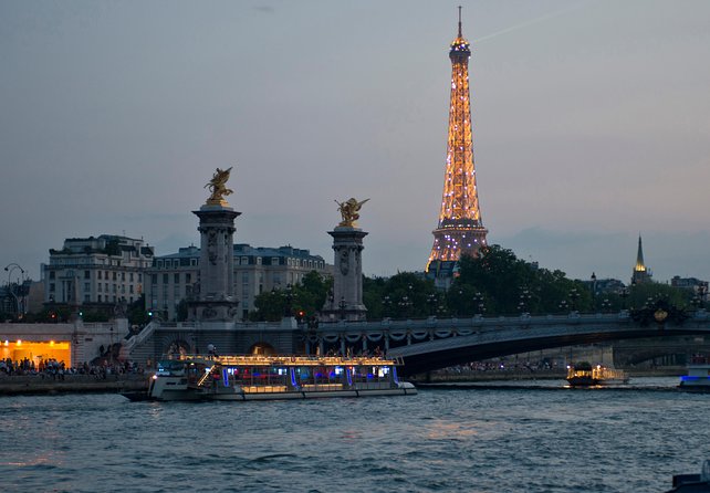 Eiffel Tower Dinner Experience and Sightseeing Seine River Cruise - Walking Down to the Seine: The “City Lights” Transition Moment