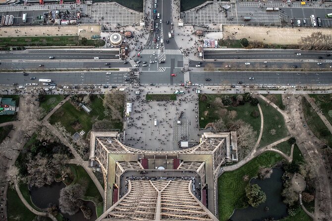 Eiffel Tower Summit Entry with Big Bus and Seine River Cruise - Big Bus Classic Route: turn audio into a self-guided city plan