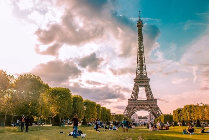 Eiffel Tower Summit Floor Entry & Illuminations Seine Cruise - The Seine cruise after dark: the 1-hour that makes the whole evening click