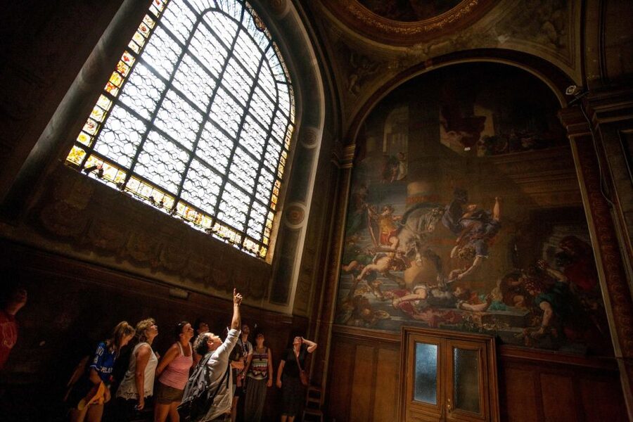 Electric Bike Tour of Paris’ Hidden Gems - The story-driven stops and the “you can’t do this alone” factor
