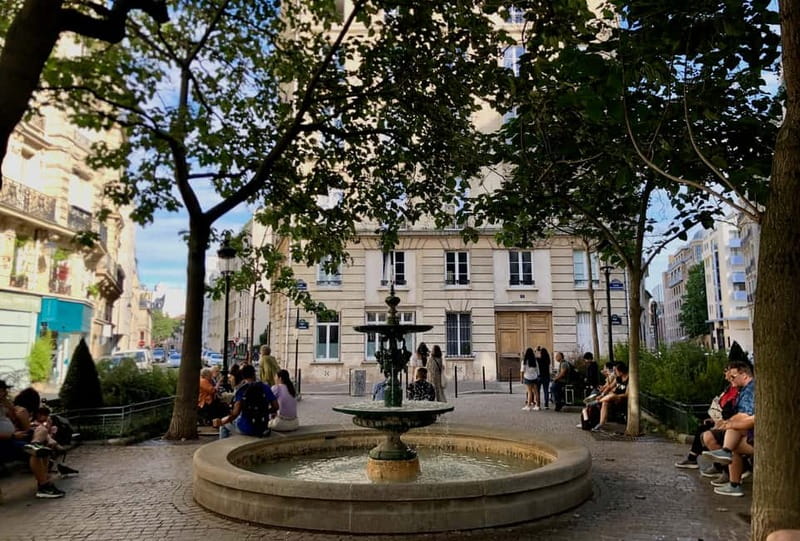 Emily inspired walking tour - What you get for $45: show spots, Paris vibes, and a guide with stage life